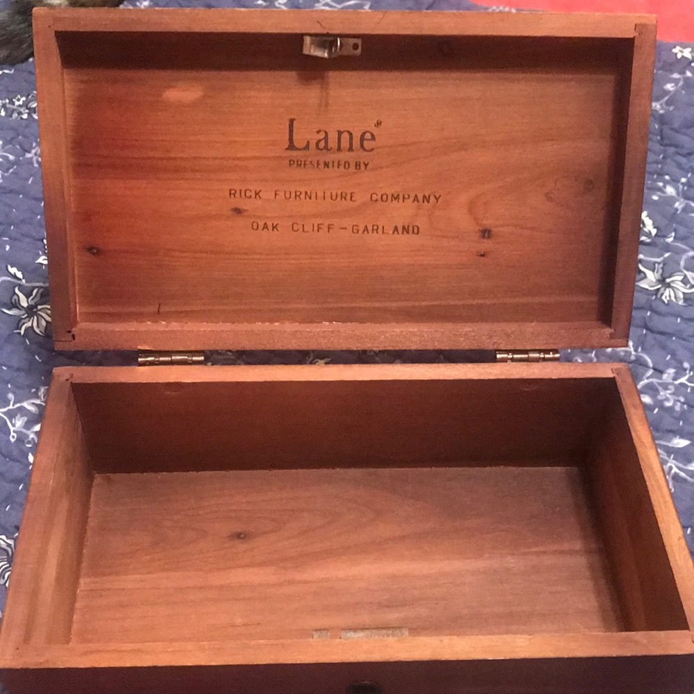 Mini Lane Cedar Chest - Picture 7 of 9